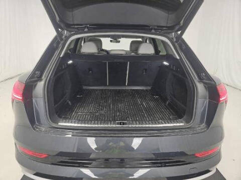 2022 Audi e-tron quattro Premium Plus