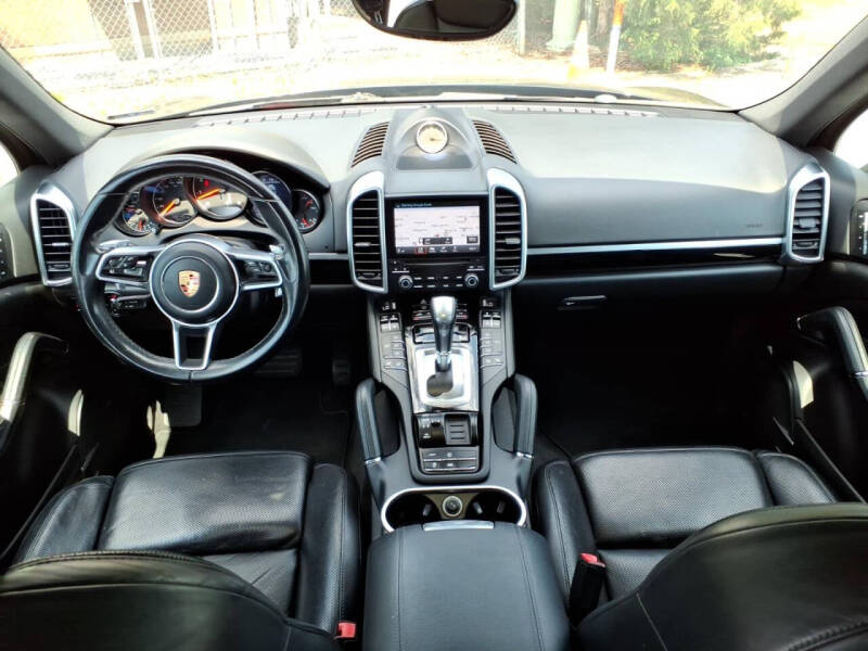 2017 Porsche Cayenne Platinum Edition