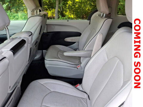 2017 Chrysler Pacifica Hybrid Platinum