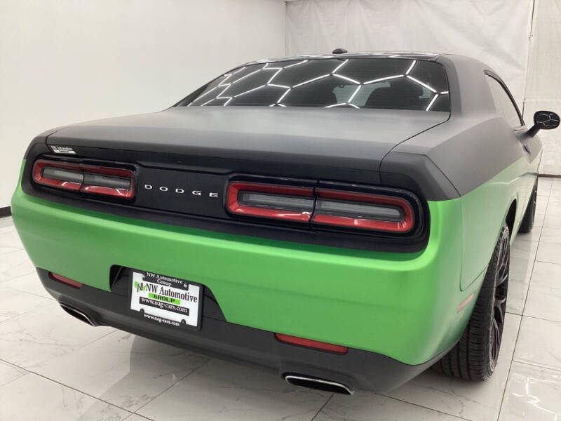 2017 Dodge Challenger SXT