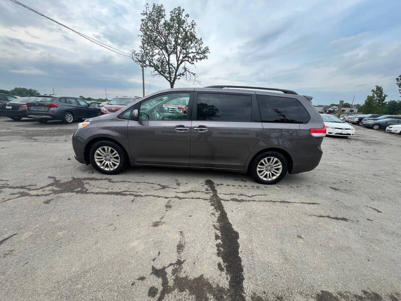 2012 Toyota Sienna XLE 8-Passenger