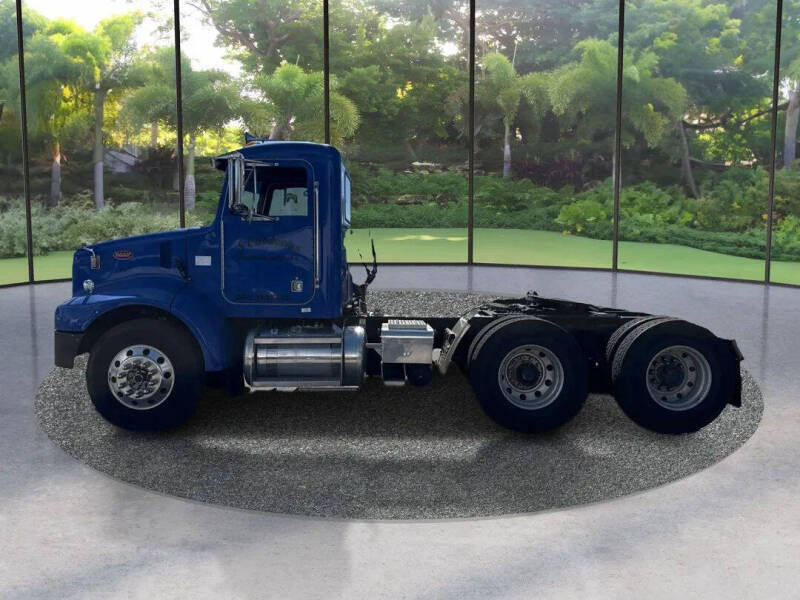 2004 Peterbilt 330