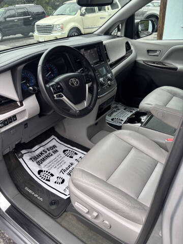 2017 Toyota Sienna XLE Premium 7-Passenger