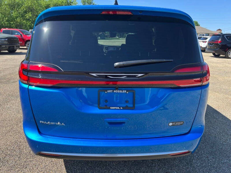 2027 Chrysler Pacifica Select