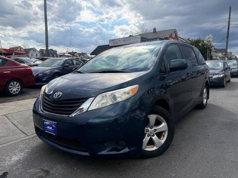 2011 Toyota Sienna LE 8-Passenger