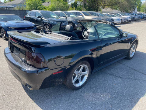 2004 Ford Mustang GT Deluxe