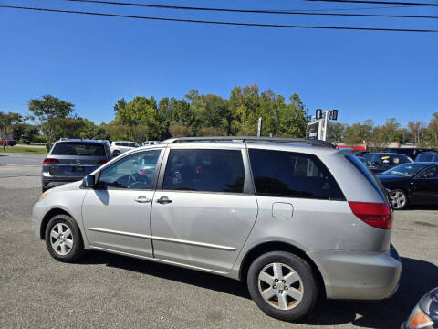 2004 Toyota Sienna LE 8 Passenger