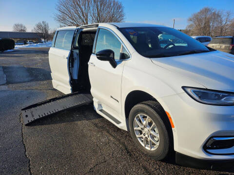 2025 Chrysler Pacifica Select