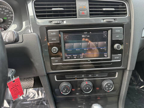 2019 Volkswagen Golf SE