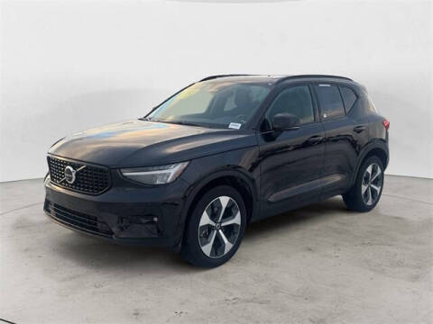 2023 Volvo XC40 B5 Plus Dark Theme