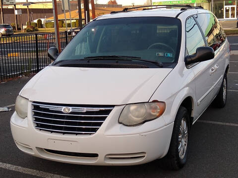 2005 Chrysler Town and Country for sale at MAGIC AUTO SALES in Little Ferry NJ
