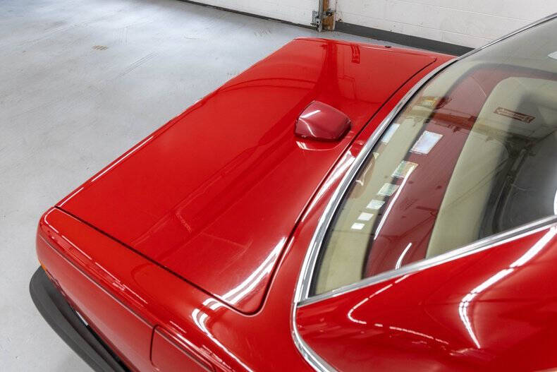 1987 Mercedes-Benz 560-Class 560 SL