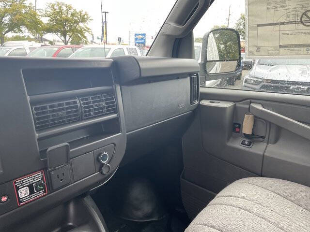 2025 Chevrolet Express 2500