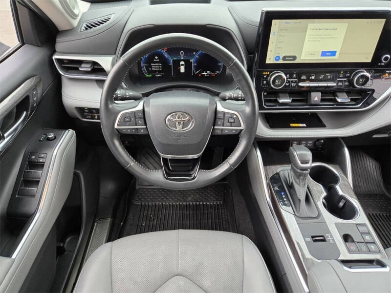 2023 Toyota Highlander Hybrid Platinum