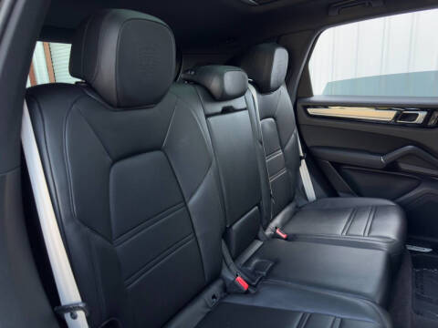 2023 Porsche Cayenne Platinum Edition