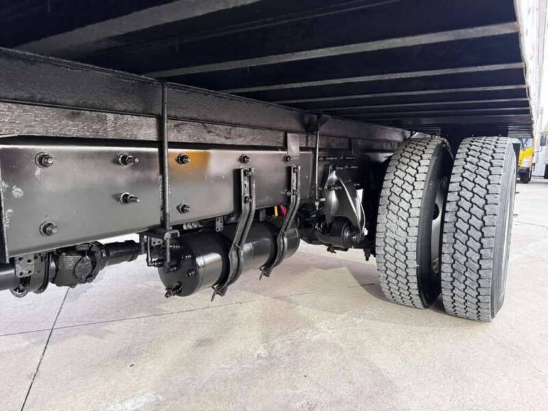 2017 Freightliner M2 106