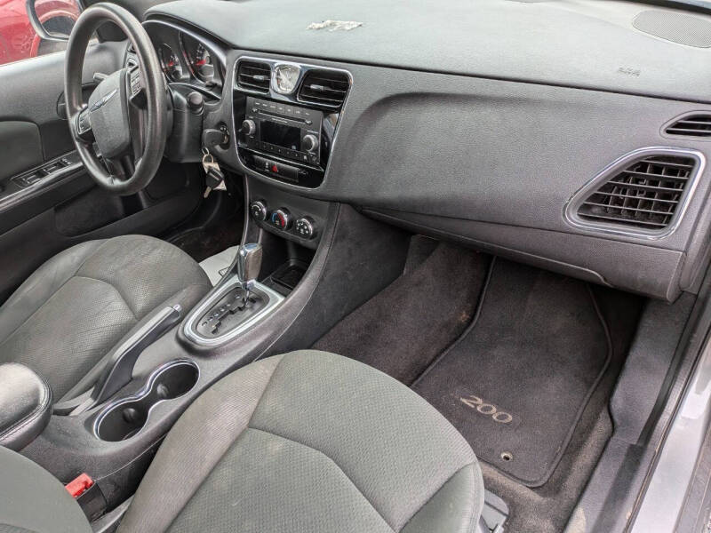 2012 Chrysler 200 LX
