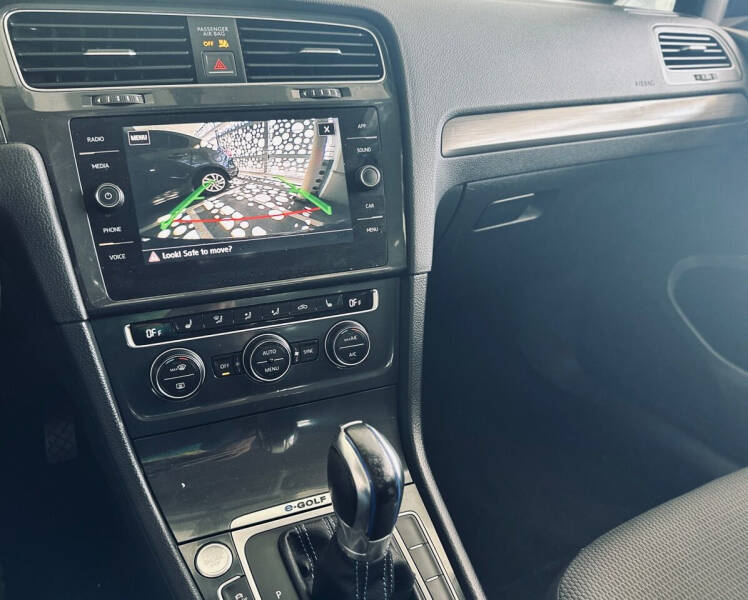 2017 Volkswagen e-Golf SE