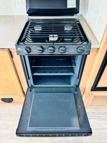 2017 Thor Motor Coach Hurricane 31S