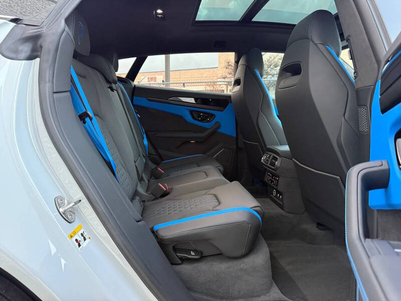 2025 Lamborghini Urus SE