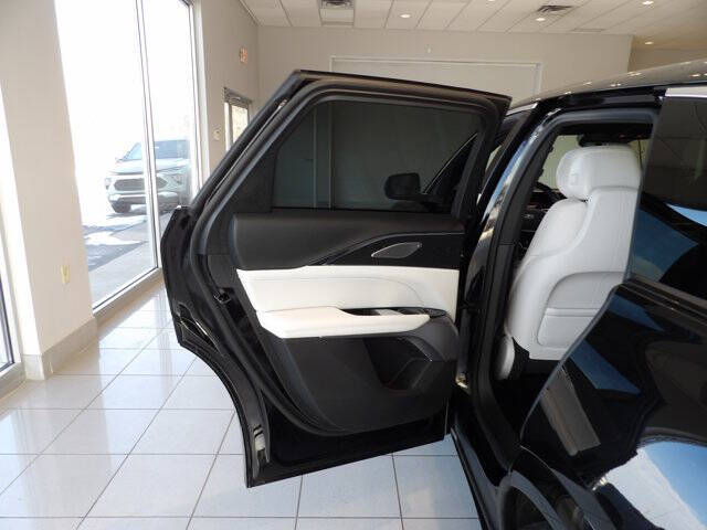 2024 Cadillac LYRIQ Luxury 2