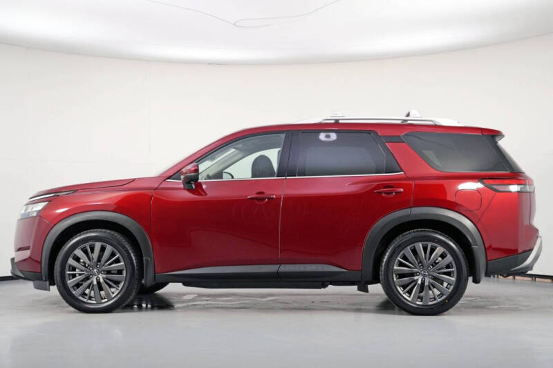 2022 Nissan Pathfinder SL