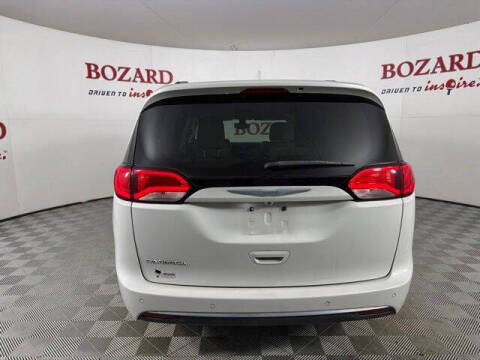2017 Chrysler Pacifica Touring-L