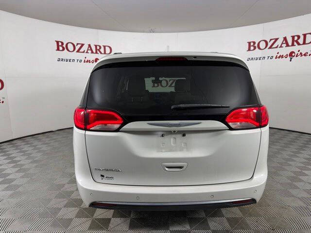 2017 Chrysler Pacifica Touring-L