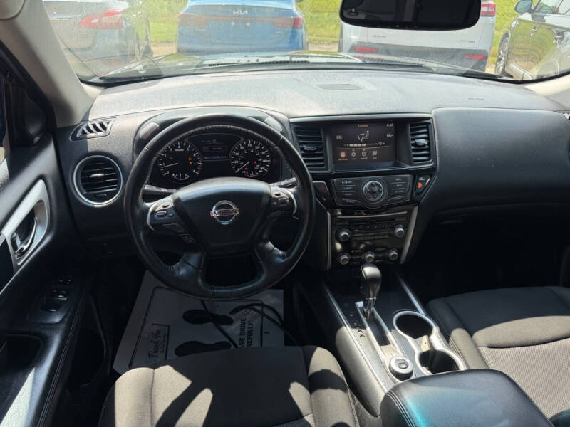 2020 Nissan Pathfinder SV