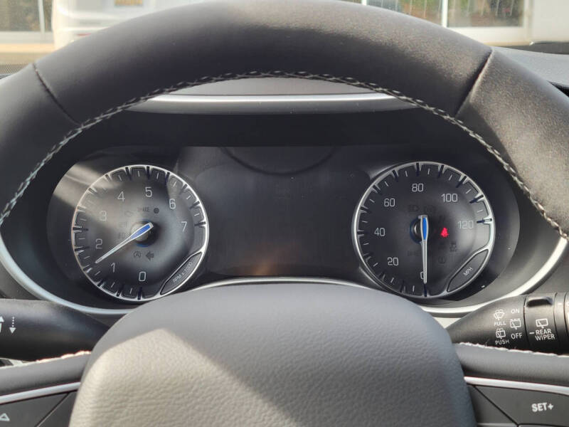 2027 Chrysler Pacifica Select