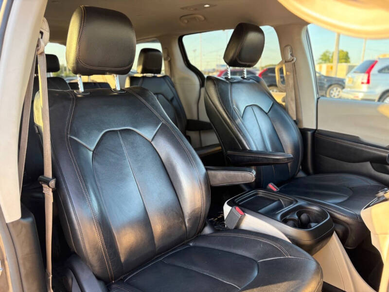 2017 Chrysler Pacifica Touring-L