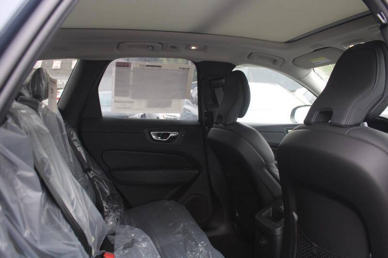 2025 Volvo XC60 T8 Plus Dark Theme