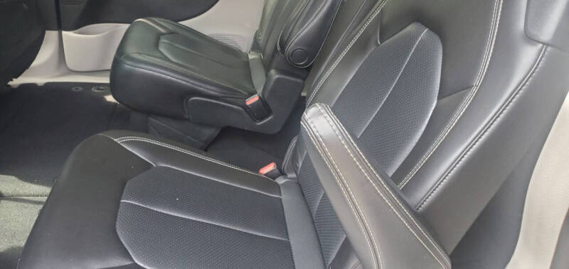 2020 Chrysler Voyager LXi