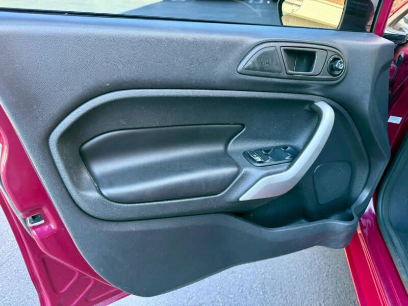 2011 Ford Fiesta SES