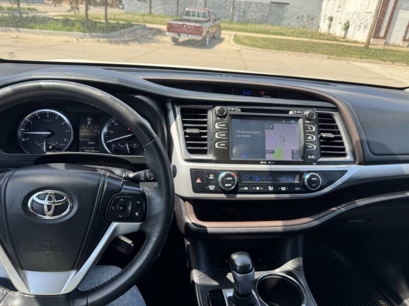 Image 10 of 2014 Toyota Highlander XLE
