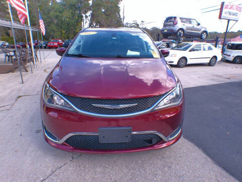2017 Chrysler Pacifica Touring-L