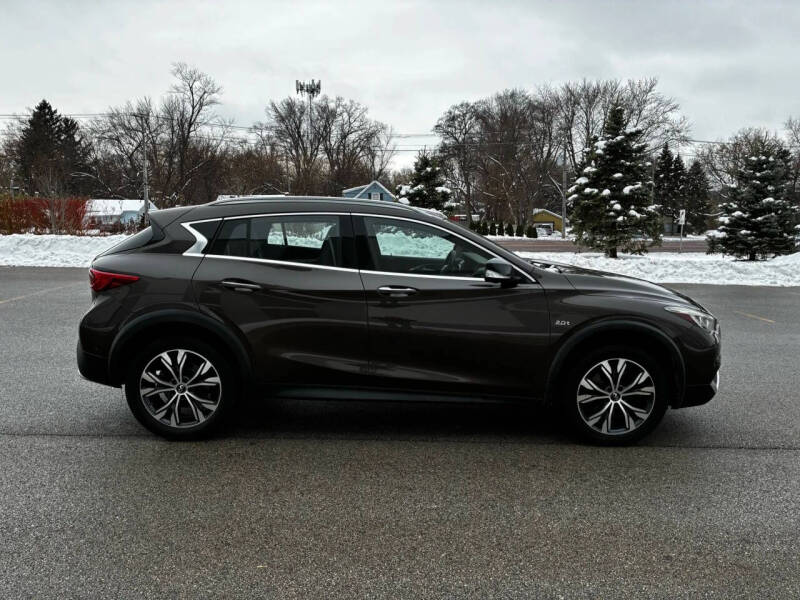 2017 Infiniti QX30 Premium