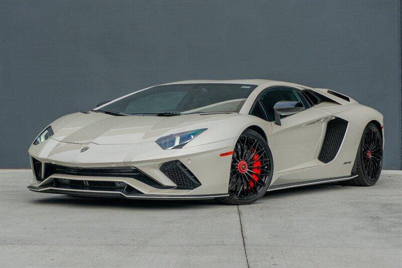 2017 Lamborghini Aventador LP 740-4 S