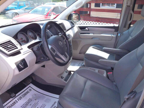 2011 Volkswagen Routan SE