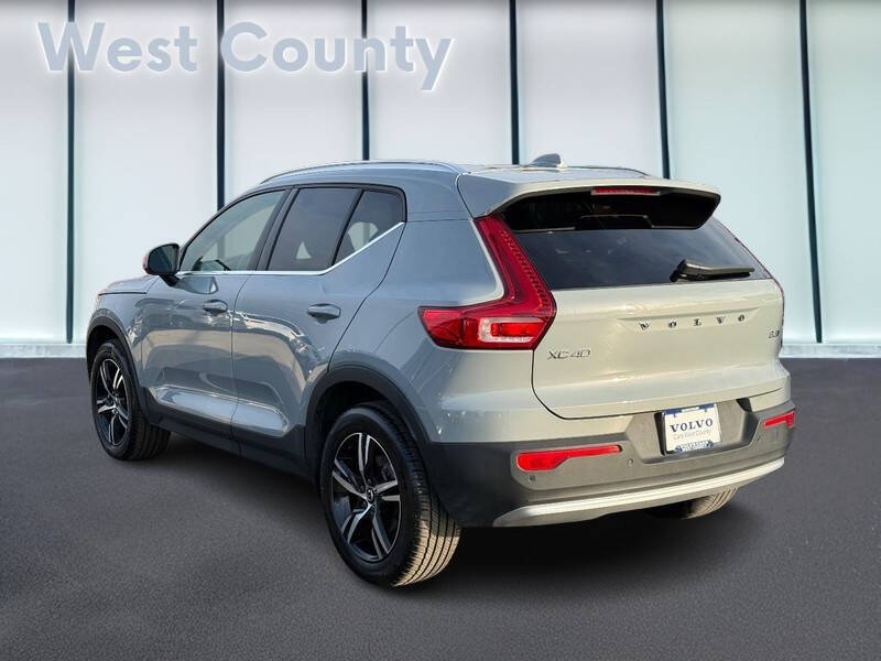 2025 Volvo XC40 B5 Core Bright Theme