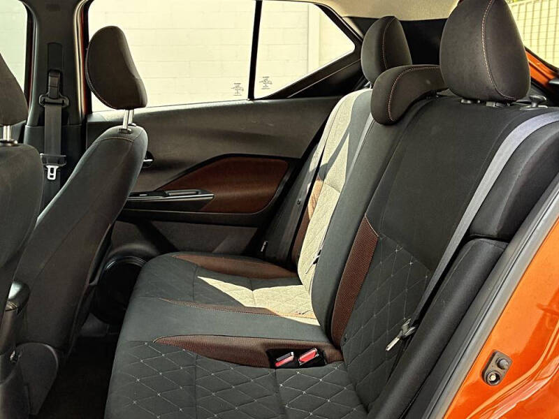 2020 Nissan Kicks SR