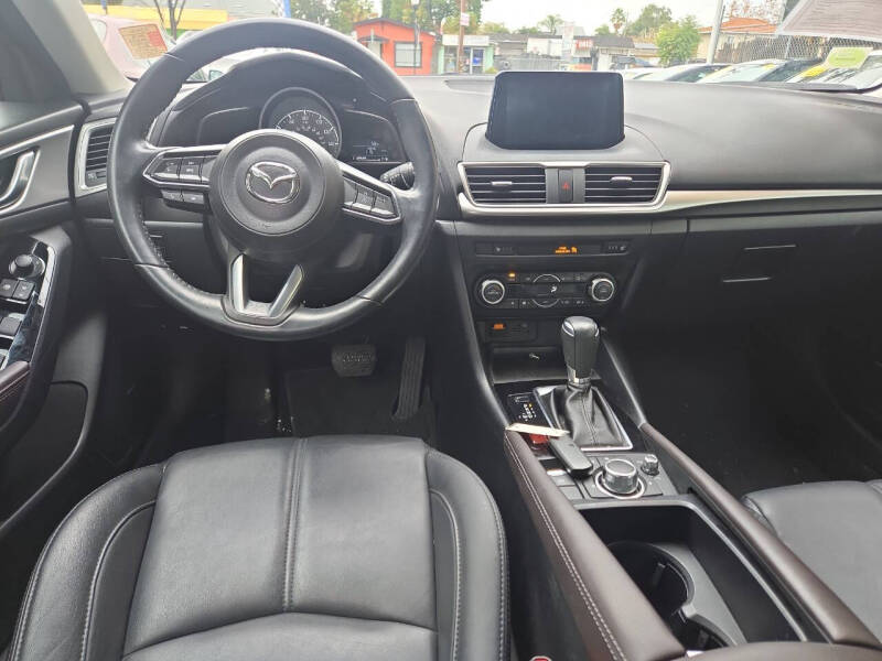 2018 Mazda MAZDA3 Touring