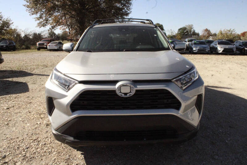 2019 Toyota RAV4 LE's photo