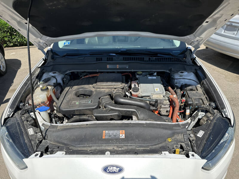 2015 Ford Fusion Energi Titanium photo 15