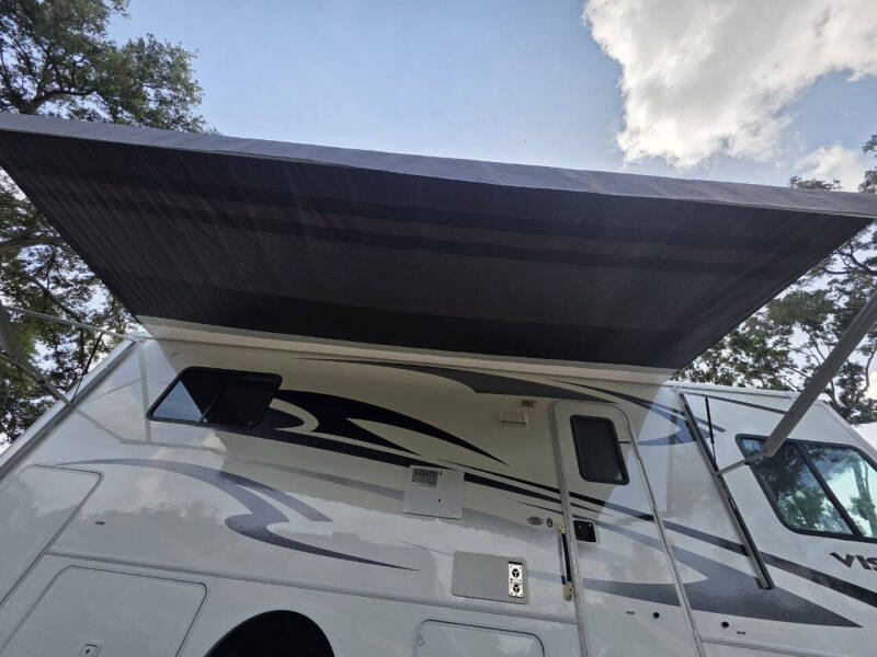 2013 Winnebago Vista
