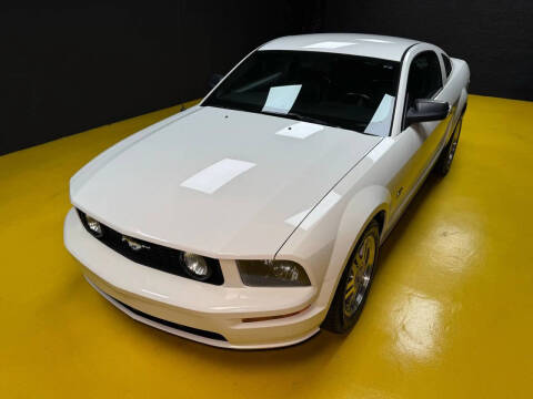 2005 Ford Mustang GT Deluxe