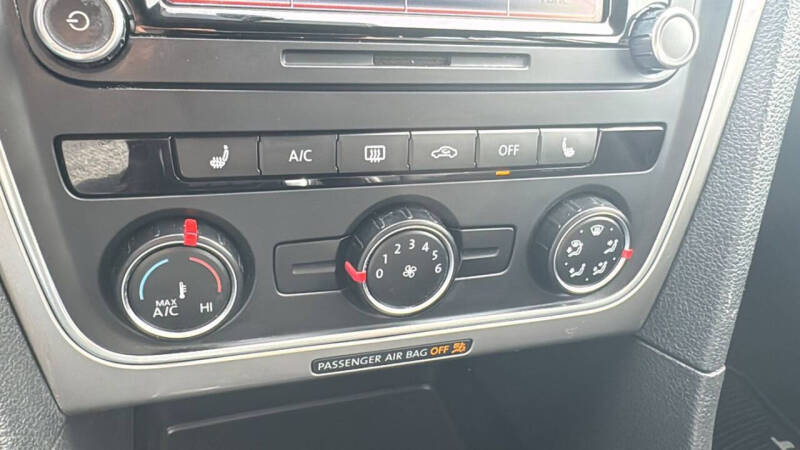 2015 Volkswagen Passat 1.8T Limited Edition