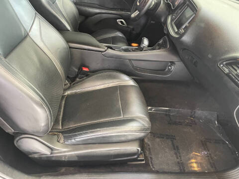 2015 Dodge Challenger SXT Plus