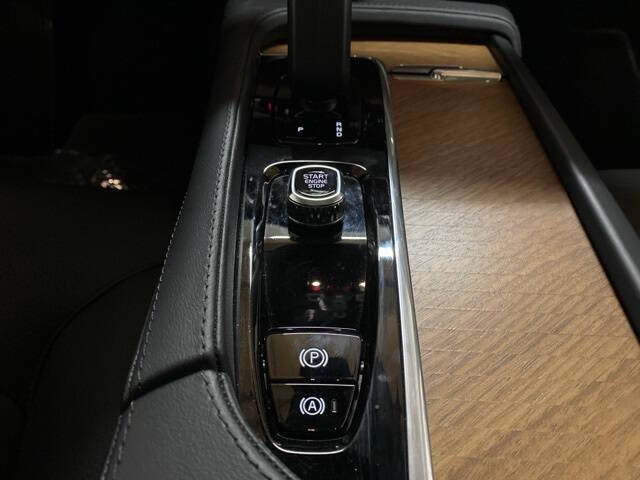 2025 Volvo XC90 B6 Plus Bright Theme 7P