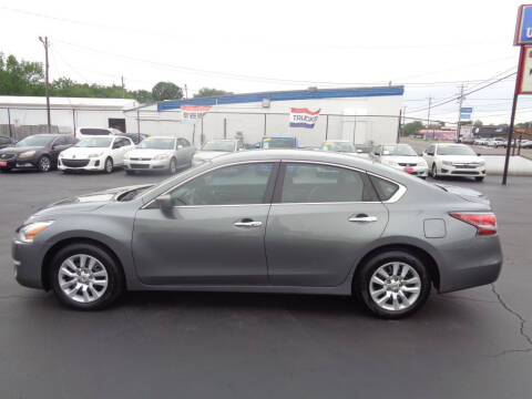 2015 Nissan Altima for sale at Cars Unlimited Inc in Lebanon TN